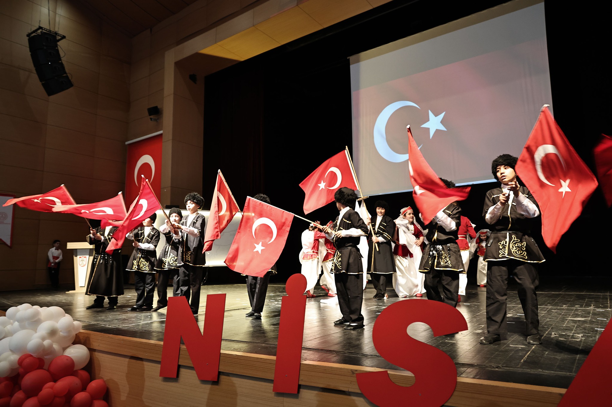 Sivas’ta 23 Nisan Bayramı renkli görüntülere sahne oldu