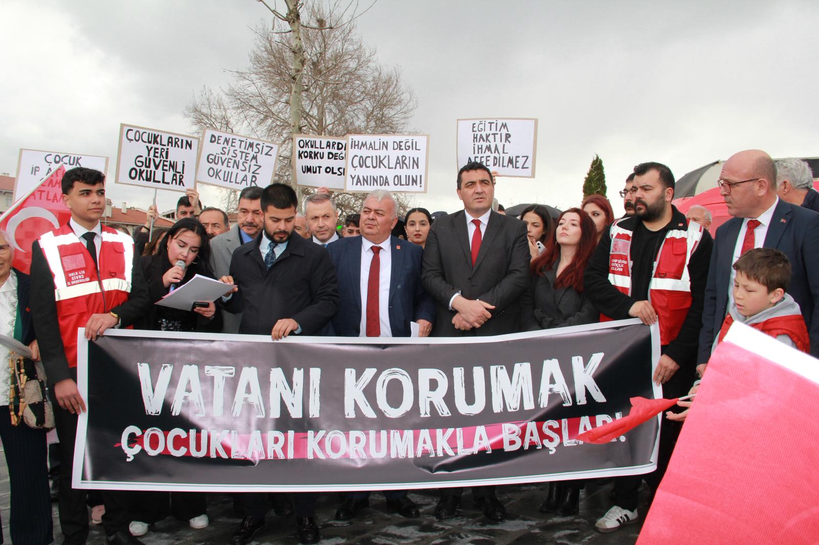 CHP’den Sivas'ta 23 Nisan’da çelenk ve sert mesaj