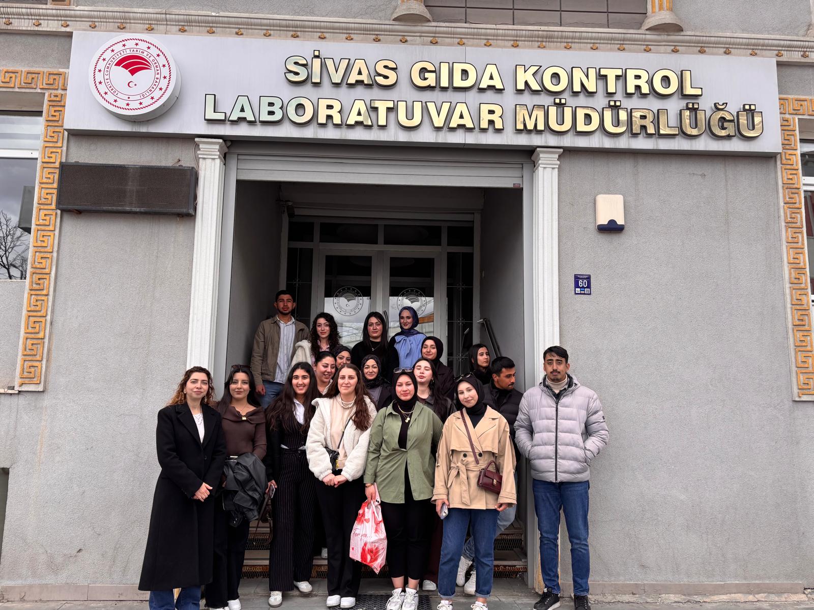 Öğrencilerden laboratuvarlara teknik gezi