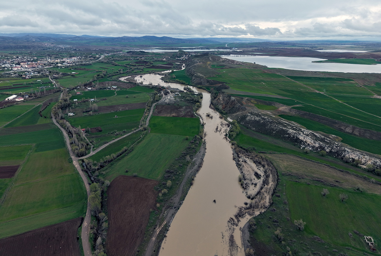 Sivas’ta yağış sonrası yol kapanmıştı! Ekipler harekete geçti