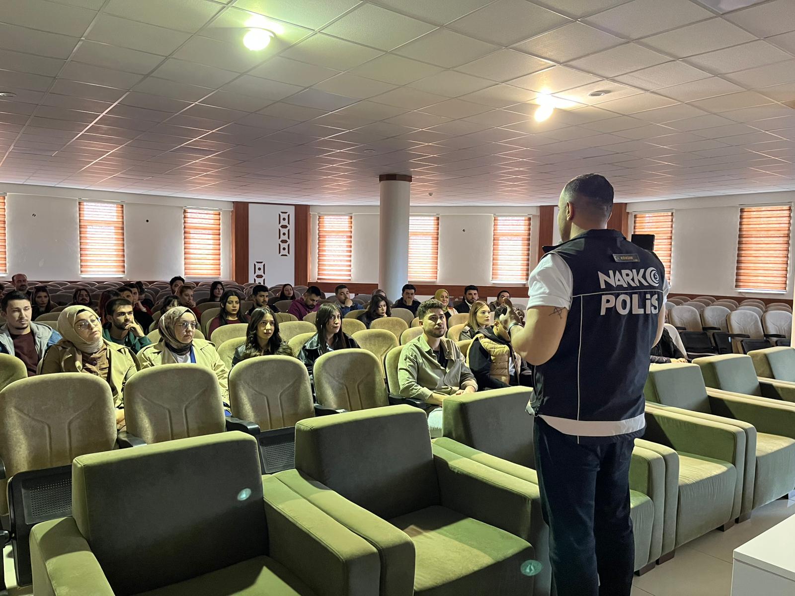 Sivas'ta gençlere narkotik uyarısı