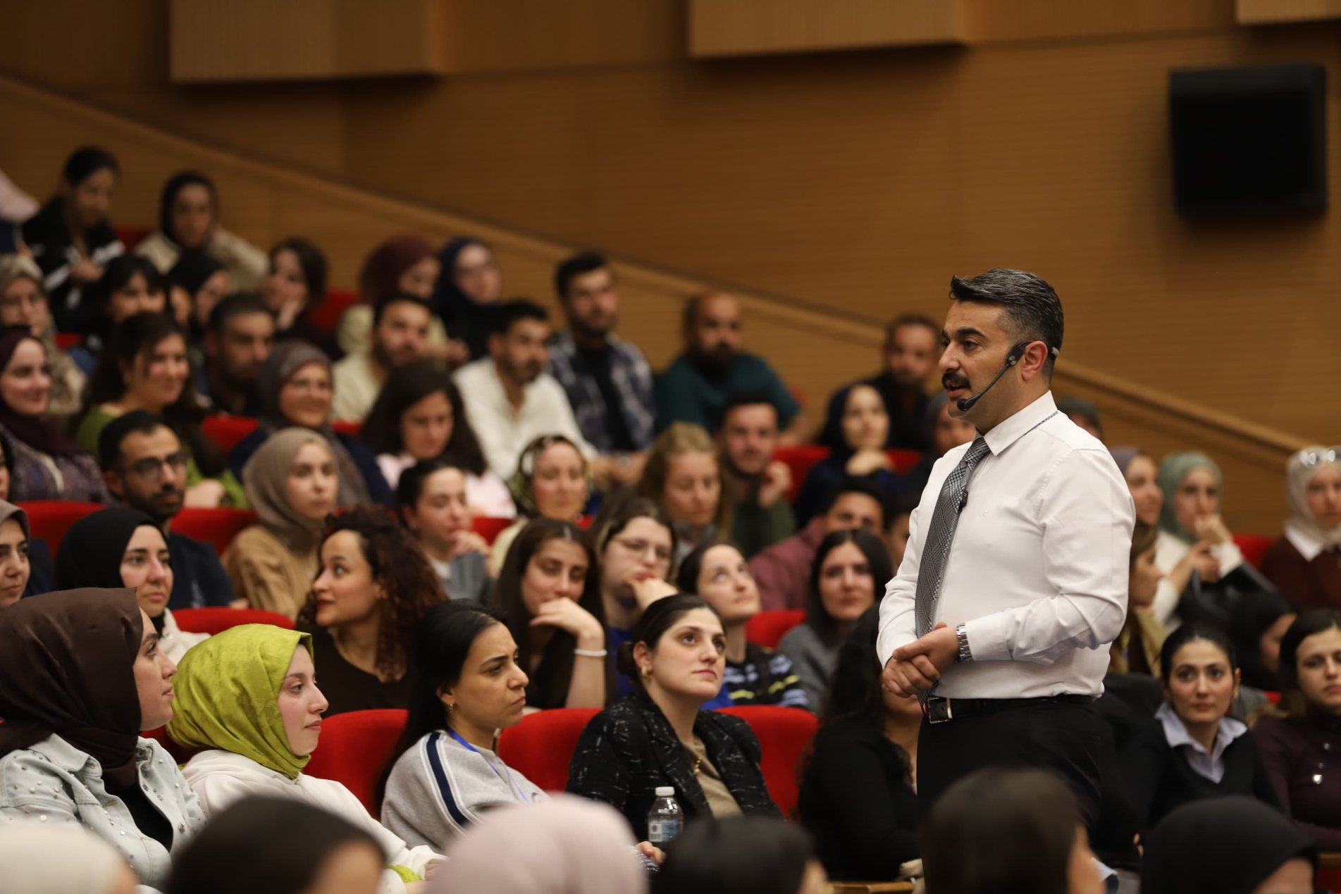 Fatih Erdoğan aday öğretmenlerle tecrübelerini paylaştı