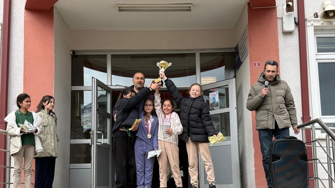 Cebecioğlu İlkokulu sporun her dalında kürsüde