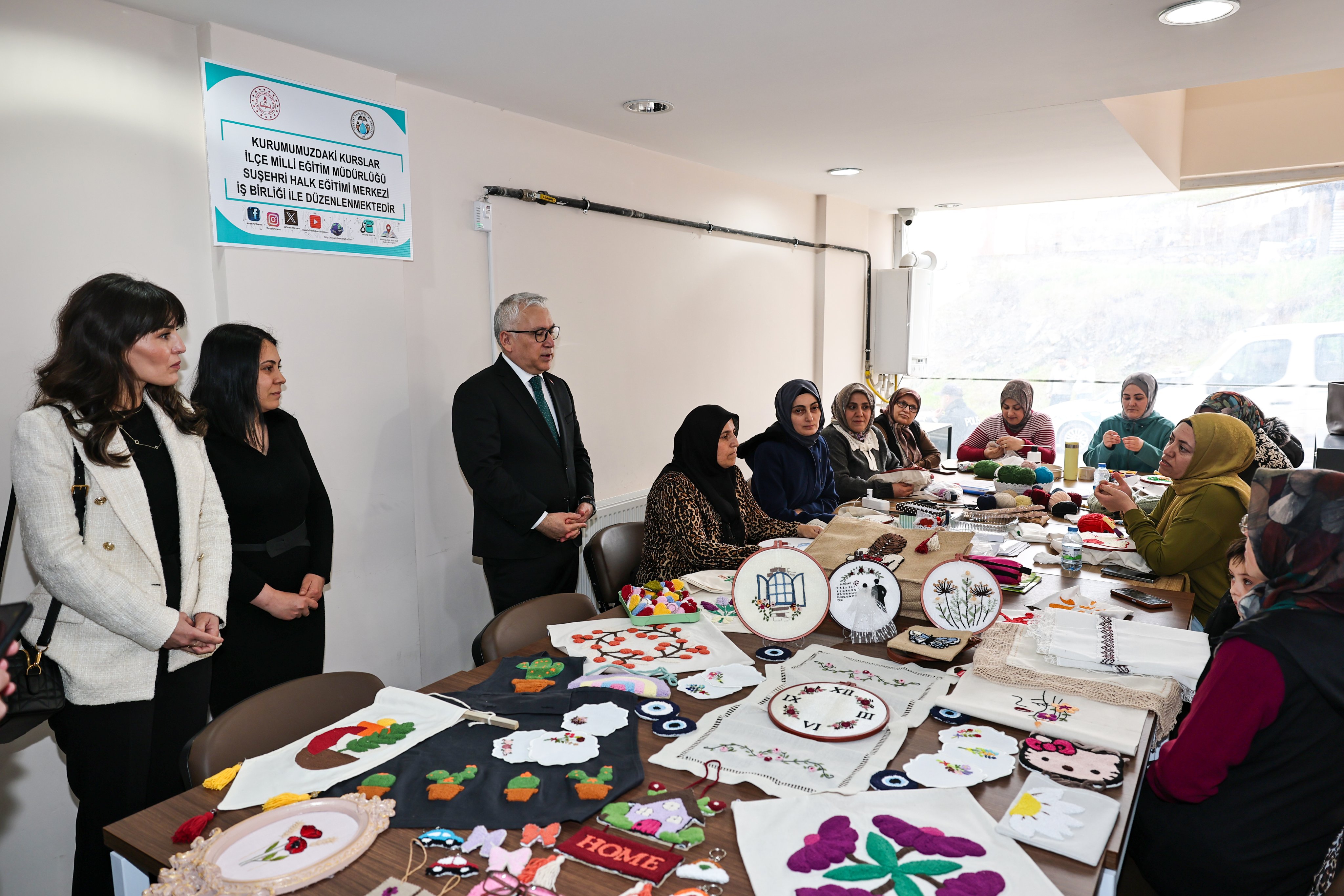 Vali Şimşek’ten kadın kursiyerlere destek ziyareti