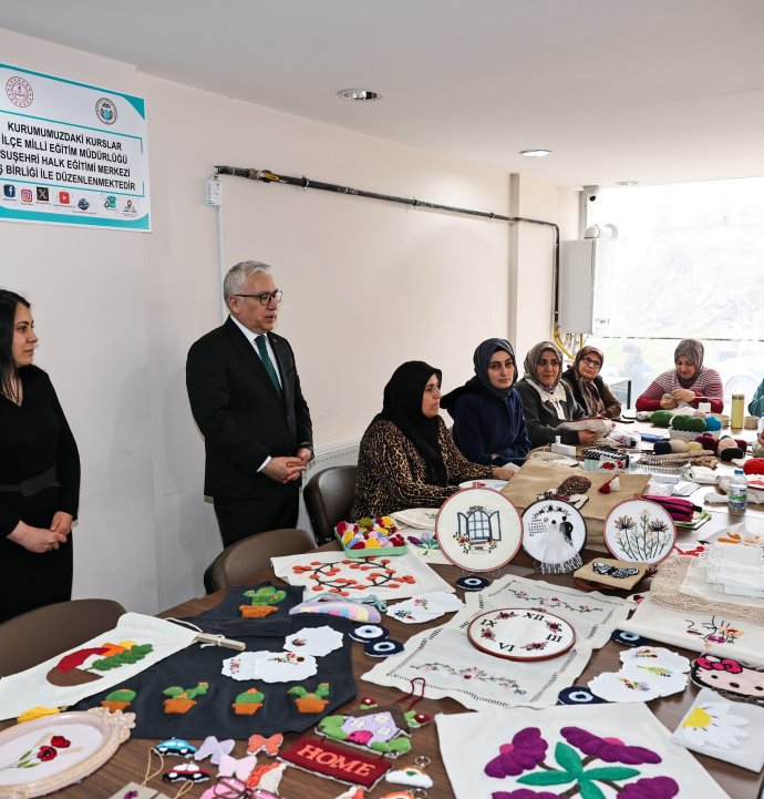Vali Şimşek’ten kadın kursiyerlere destek ziyareti