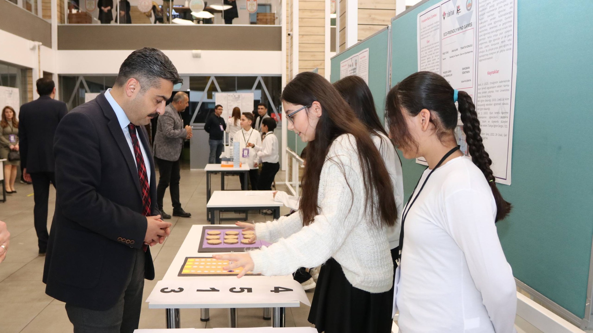Bilim tutkunları projelerini sergiledi