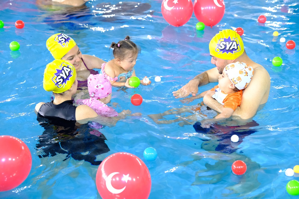 Özel gereksinimli çocuklar suyla tanıştı