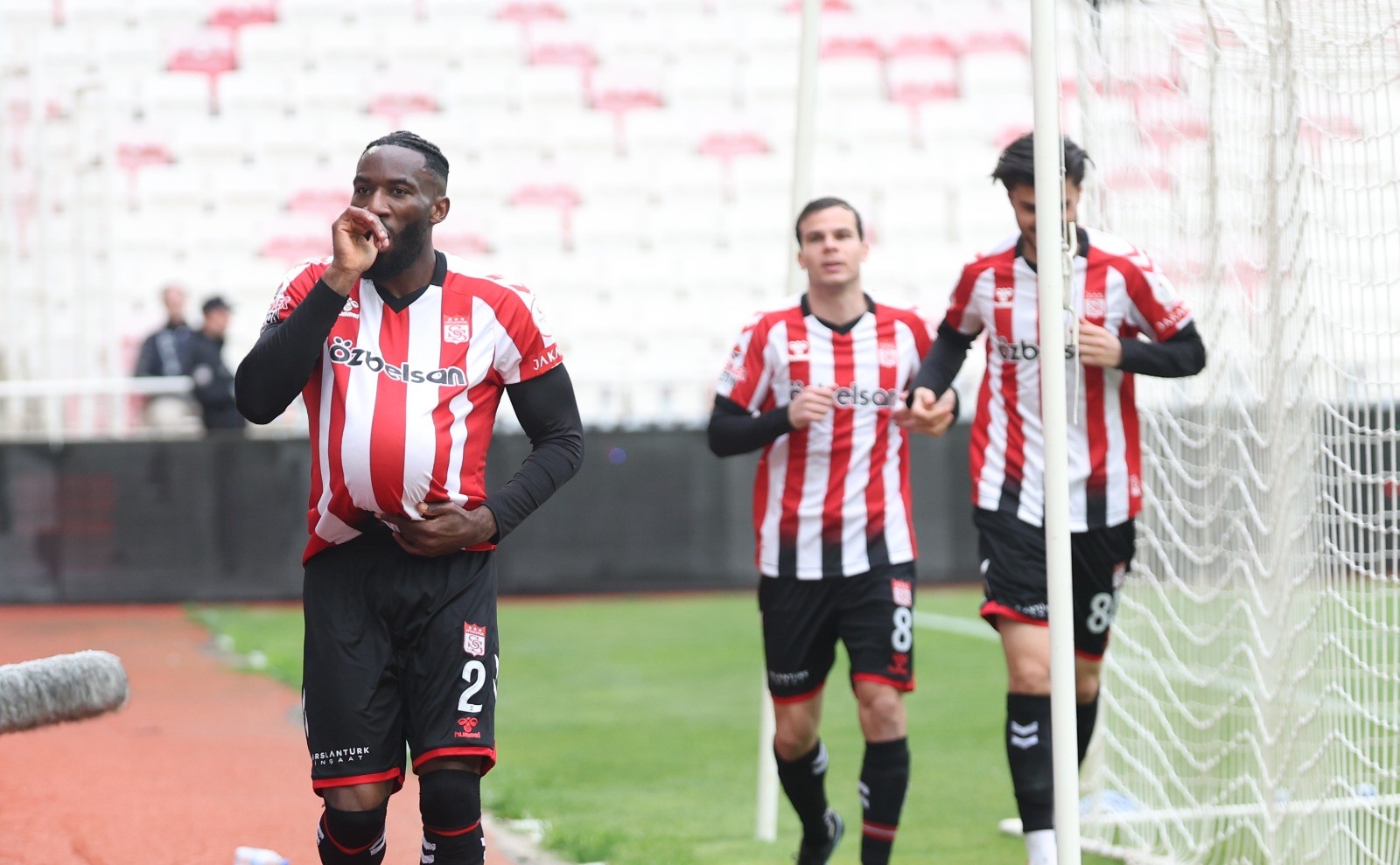 Sivasspor evindeki son maçı kazandı