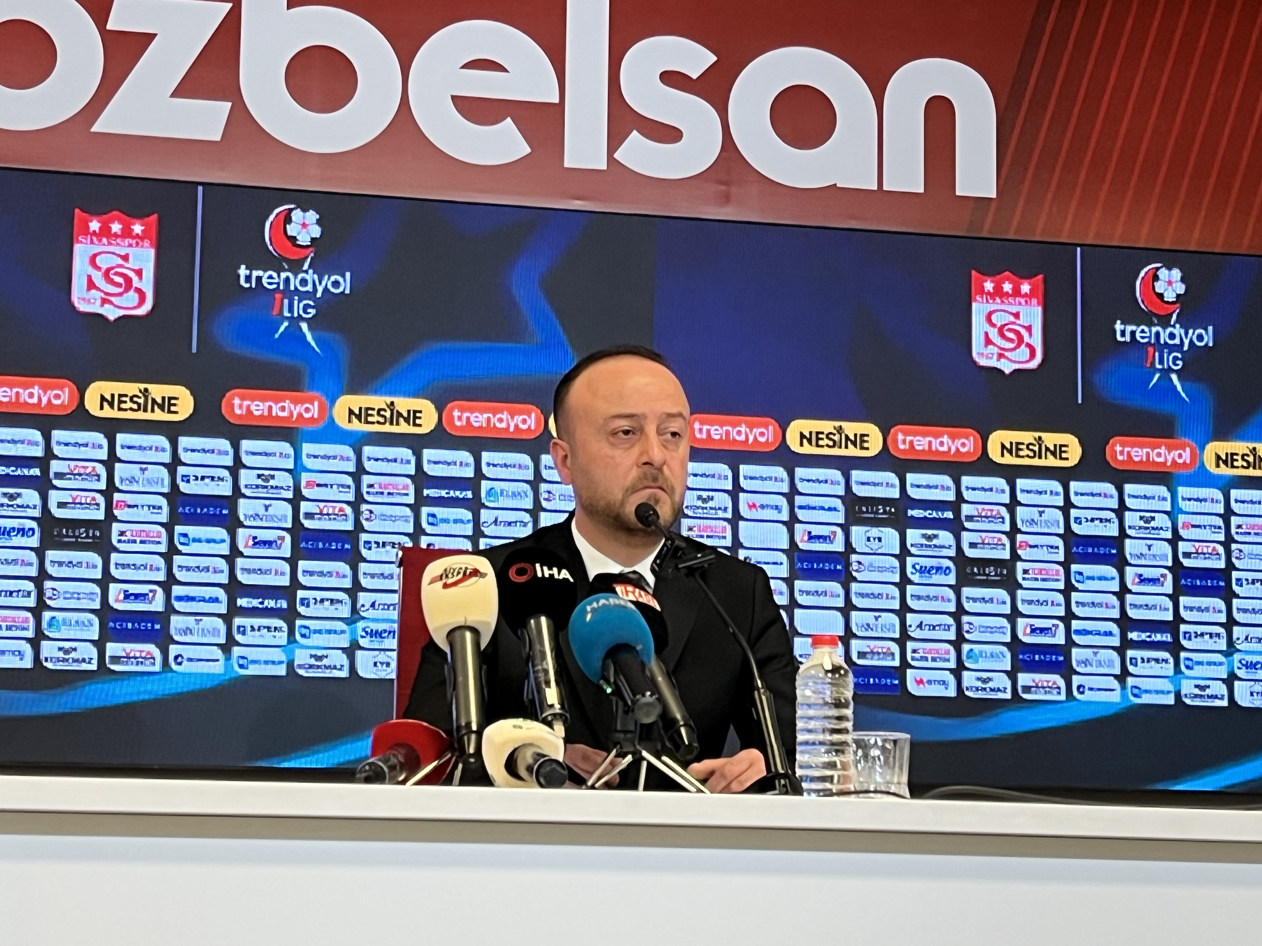 Son Dakika: Sivasspor Başkanı Burak Özçoban kongrede aday olacak mı?