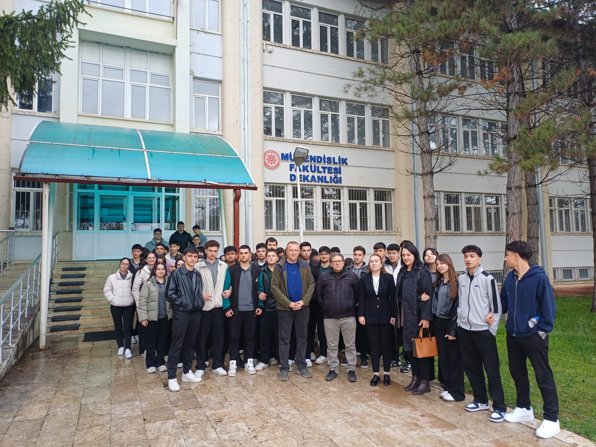 Mühendislik Fakültesi öğrencilere kapılarını açtı