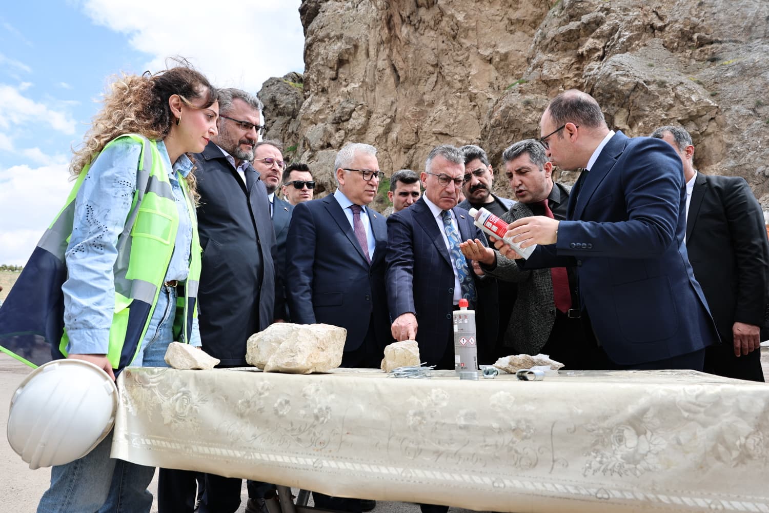 Yukarı Tekke’de kaya ıslahı mesaisi