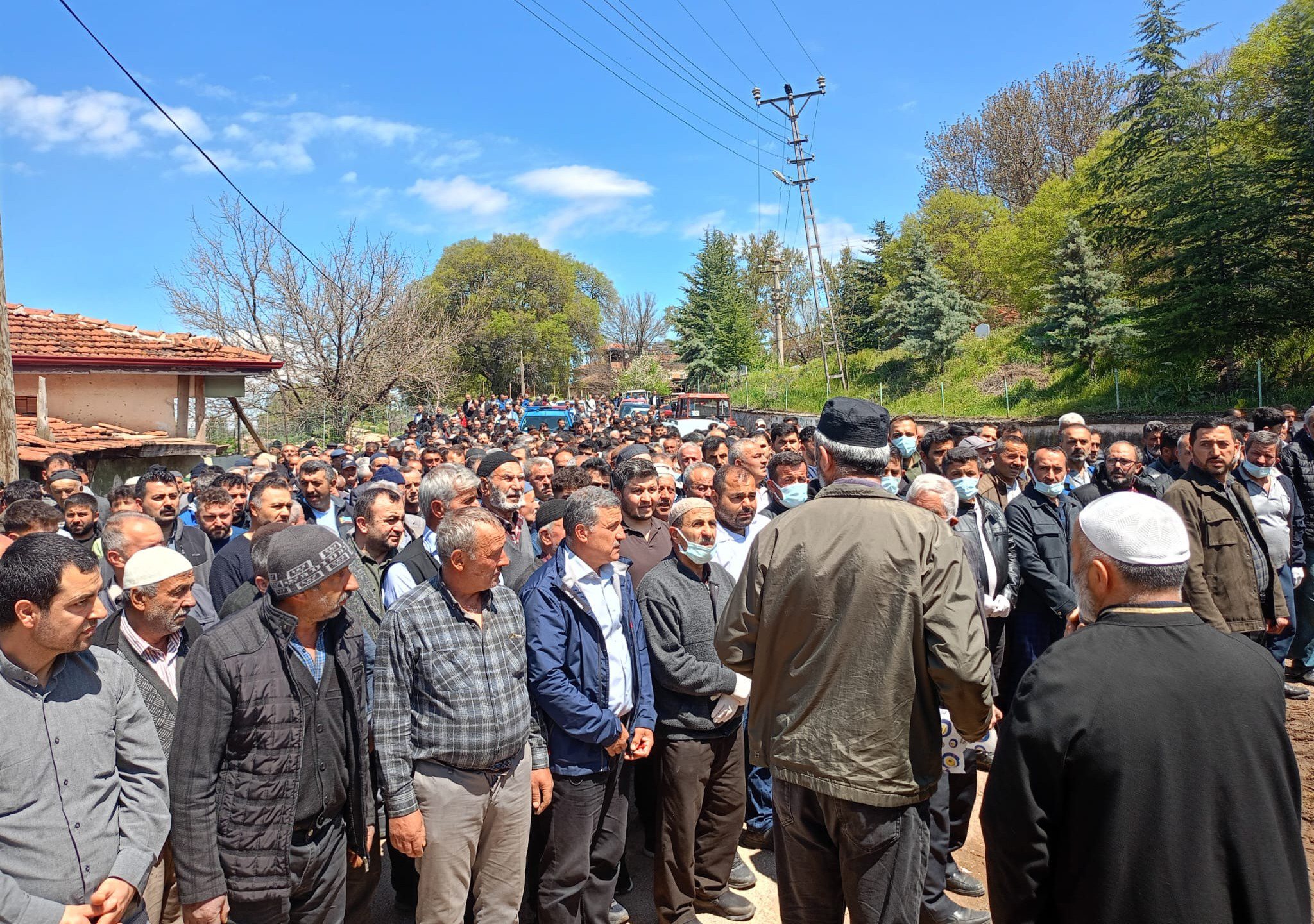 Sivas'ta keneden vefat eden genç toprağa verildi