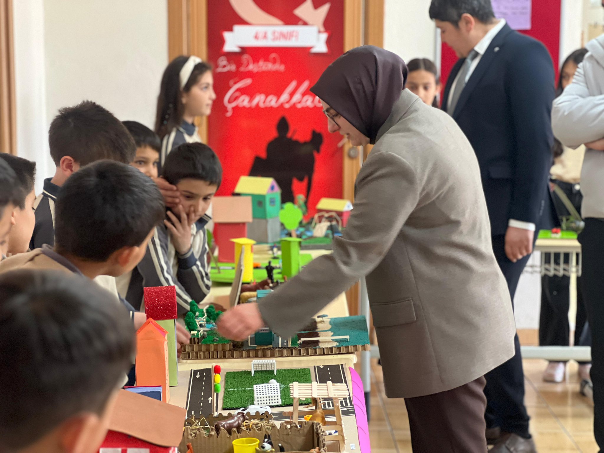 İmranlı’da minik ellerden "Yapay Çevre" sergisi