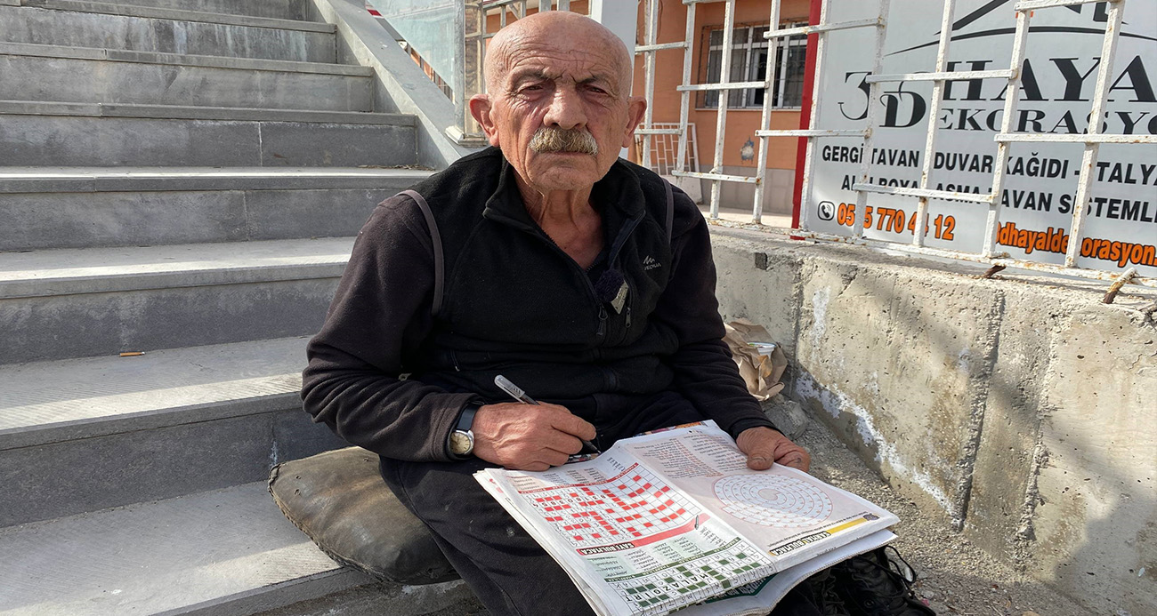 Yarım asırdır her gün bulmaca çözüyor