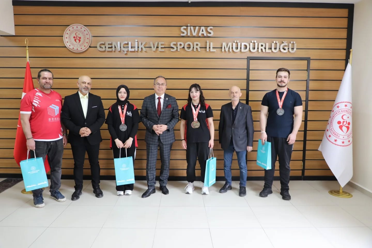 Bilek güreşinde büyük başarı