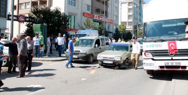 Zincirleme Kazada Yaralanan Olmadı