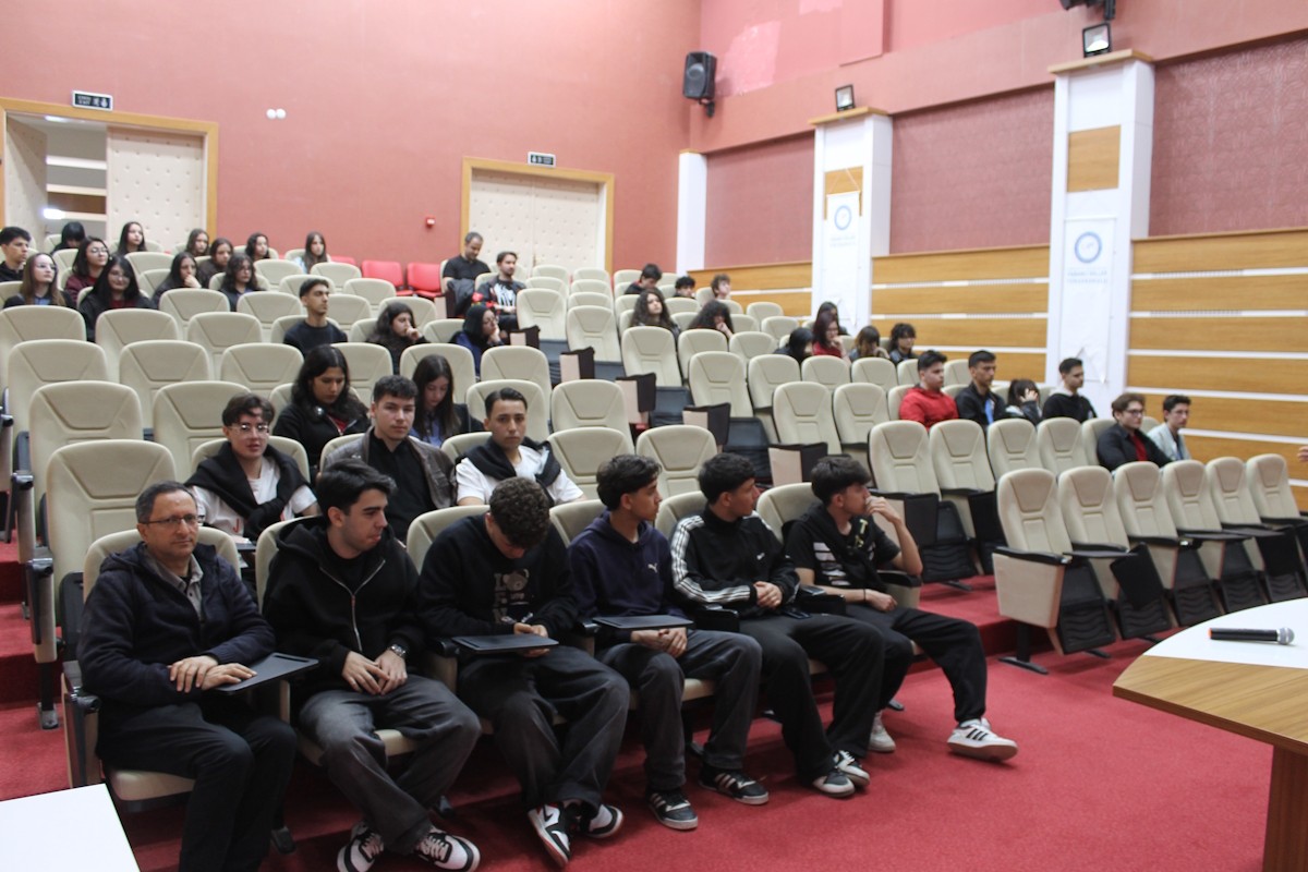 Lise öğrencileri üniversite ortamını yakından tanıdı