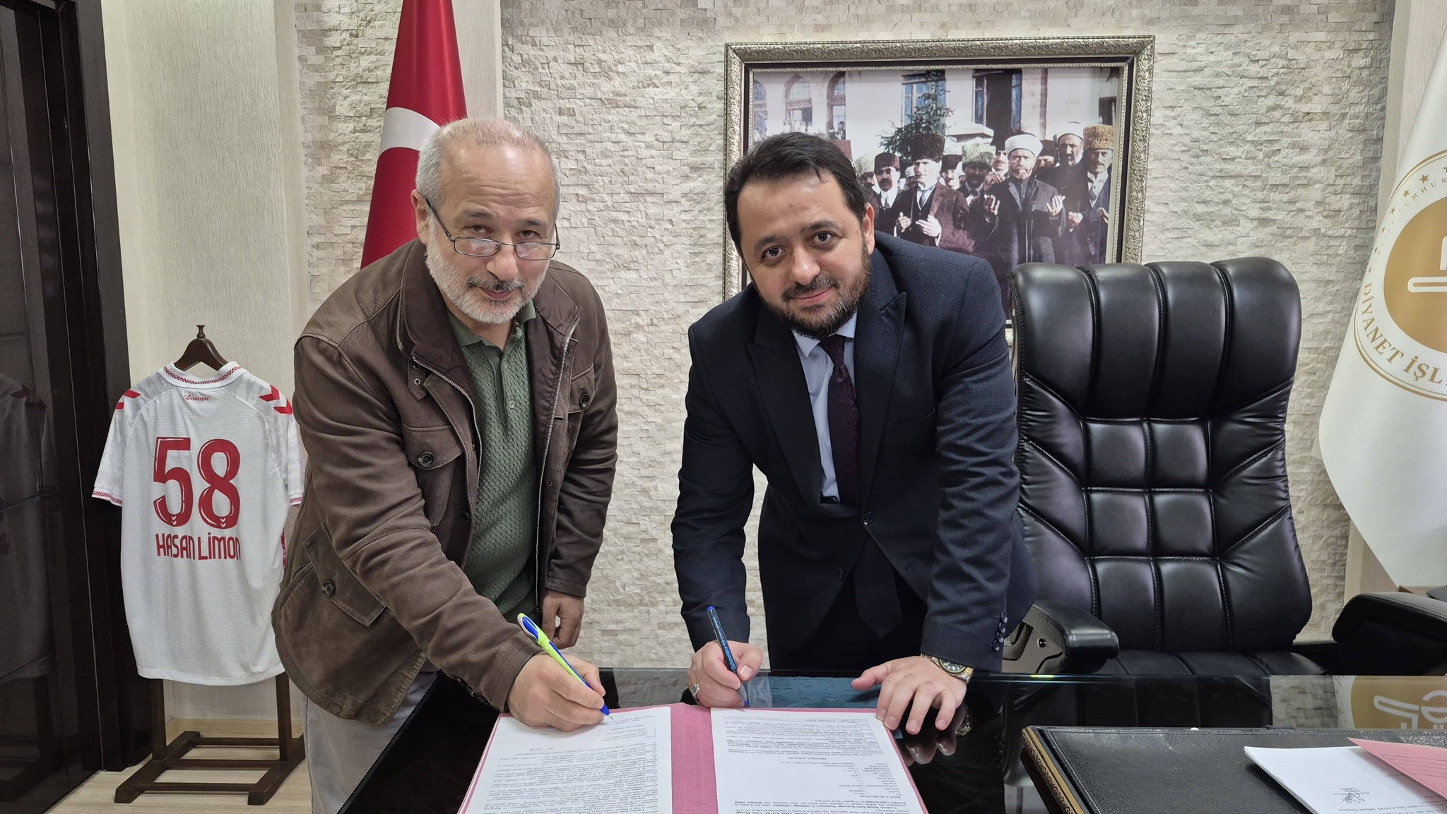 Eğri Köprü Mahallesi’ne yeni cami için imzalar atıldı