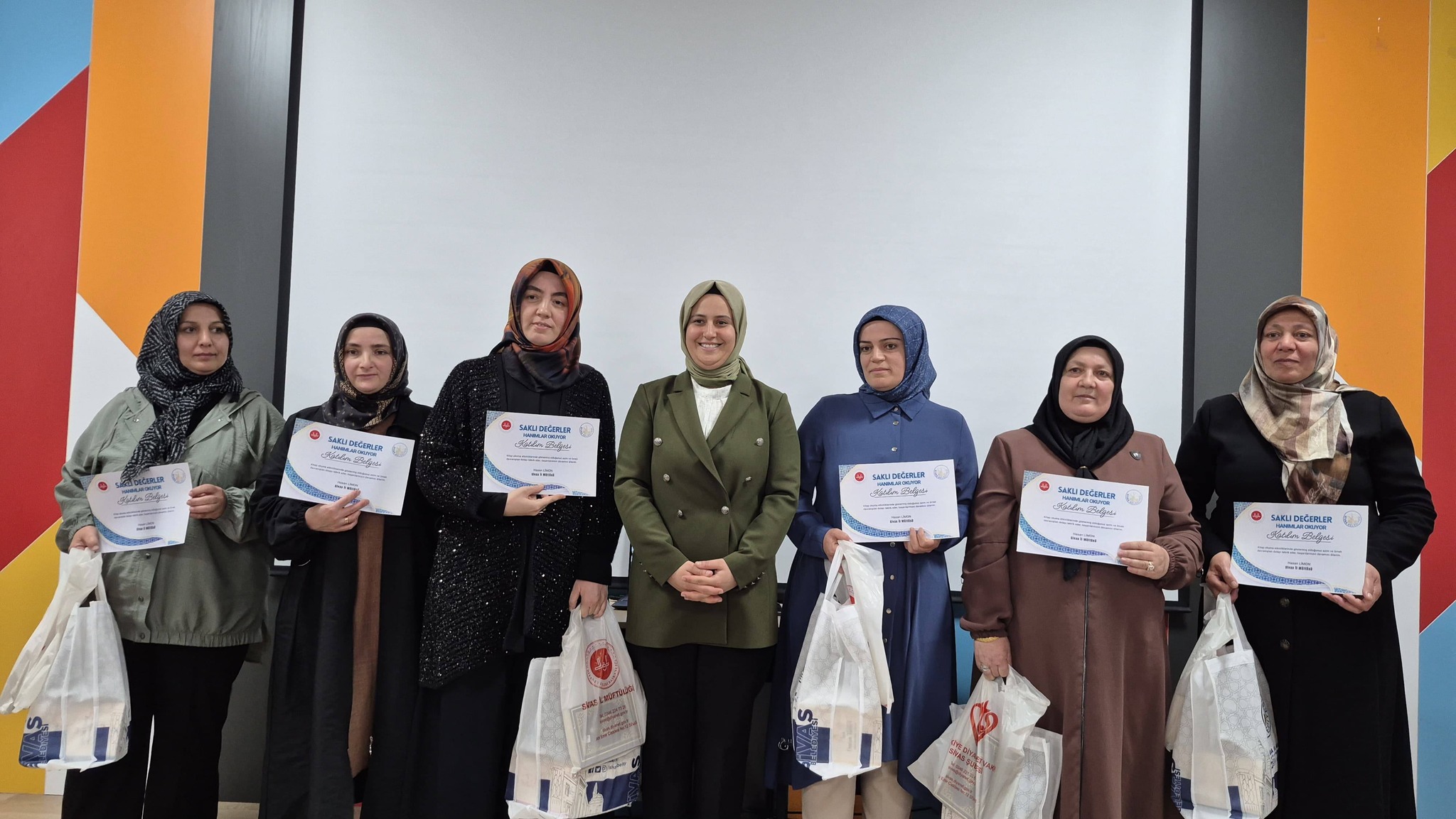 Sivas'ta Saklı Değerler Hanımlar Okuyor Projesi tamamlandı