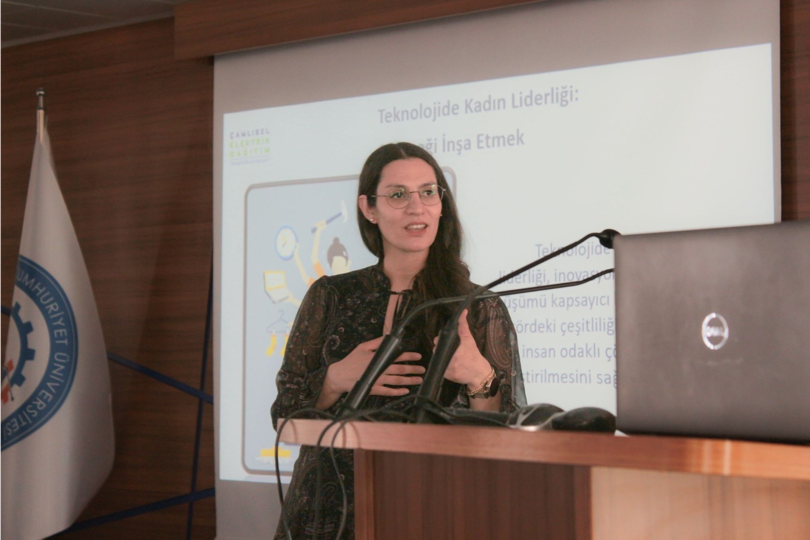 Sivas Cumhuriyet Üniversitesinde “Sınırları Aşan Kadınlar” konferansı
