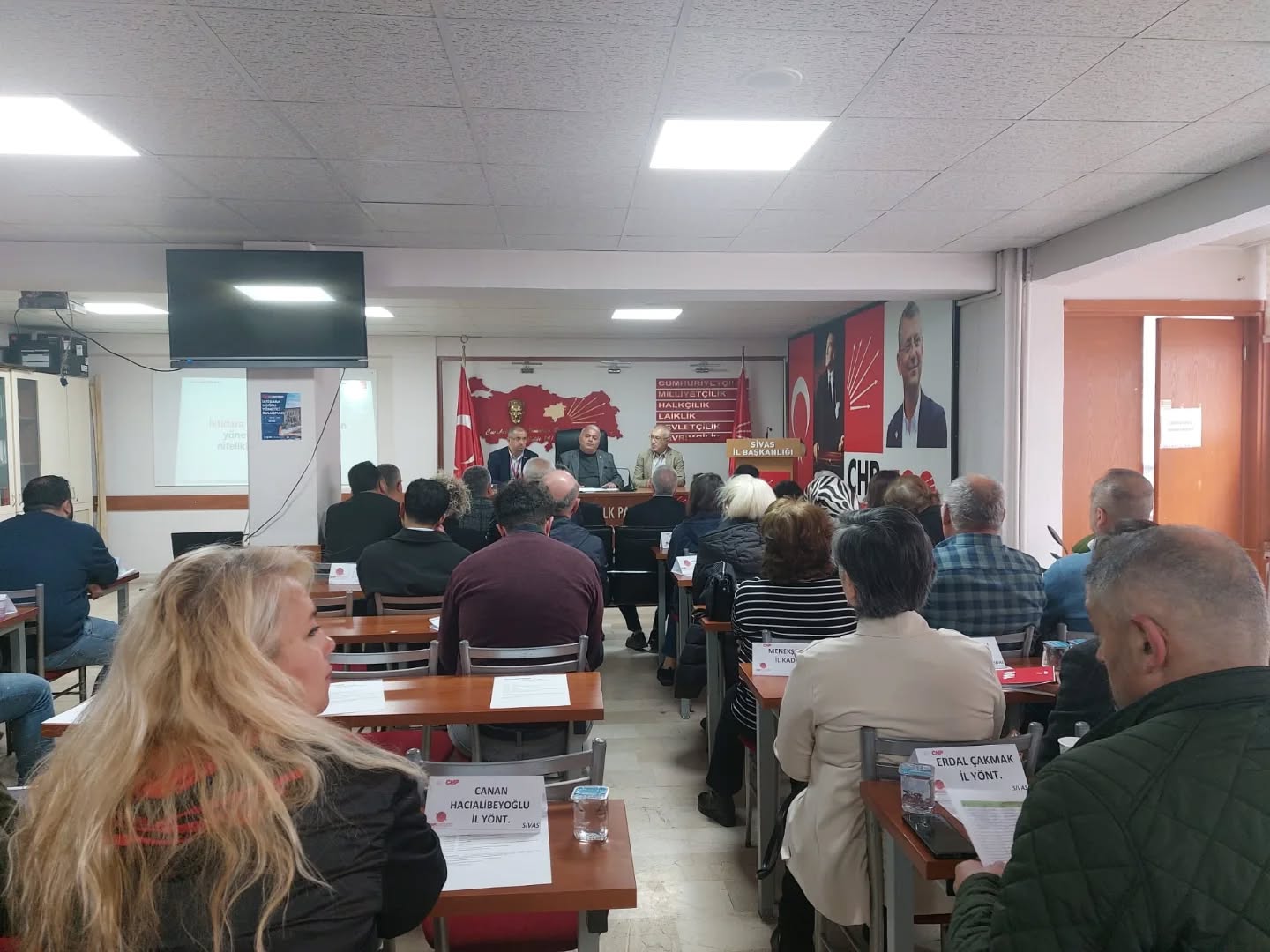 CHP'de parti üyelerine eğitim