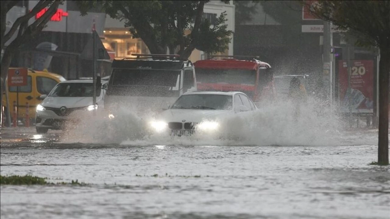 Meteorolojiden Sivas'a sağanak uyarısı: 24 saat sürecek!