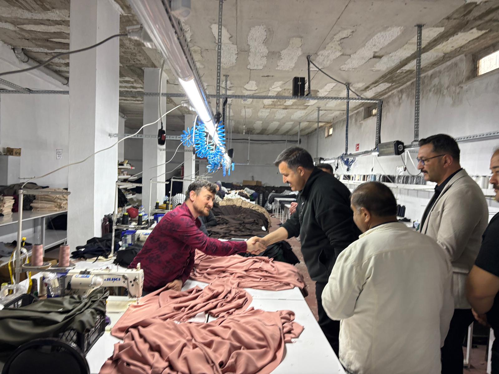 Suşehri Belediye Başkanı Kayaoğlu tekstil atölyesini ziyaret etti