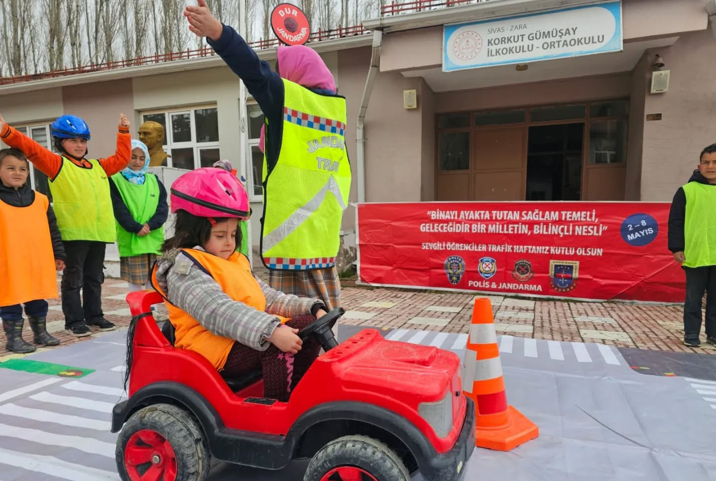 Zara’da minik öğrencilere trafik eğitimi