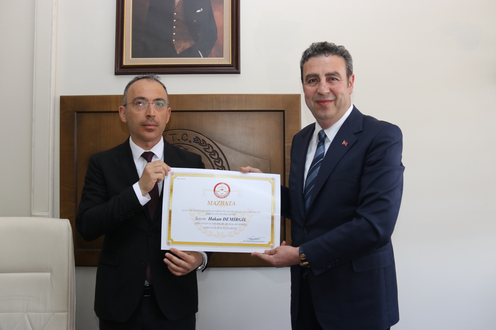 Hakan Başkan, mazbatasını aldı