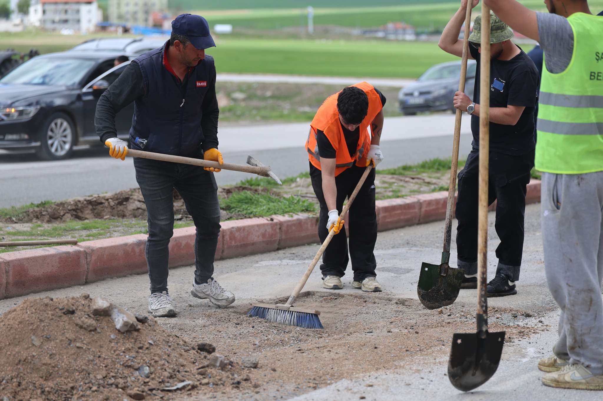 Şarkışla’da yol seferberliği başladı: Ekipler sahaya indi