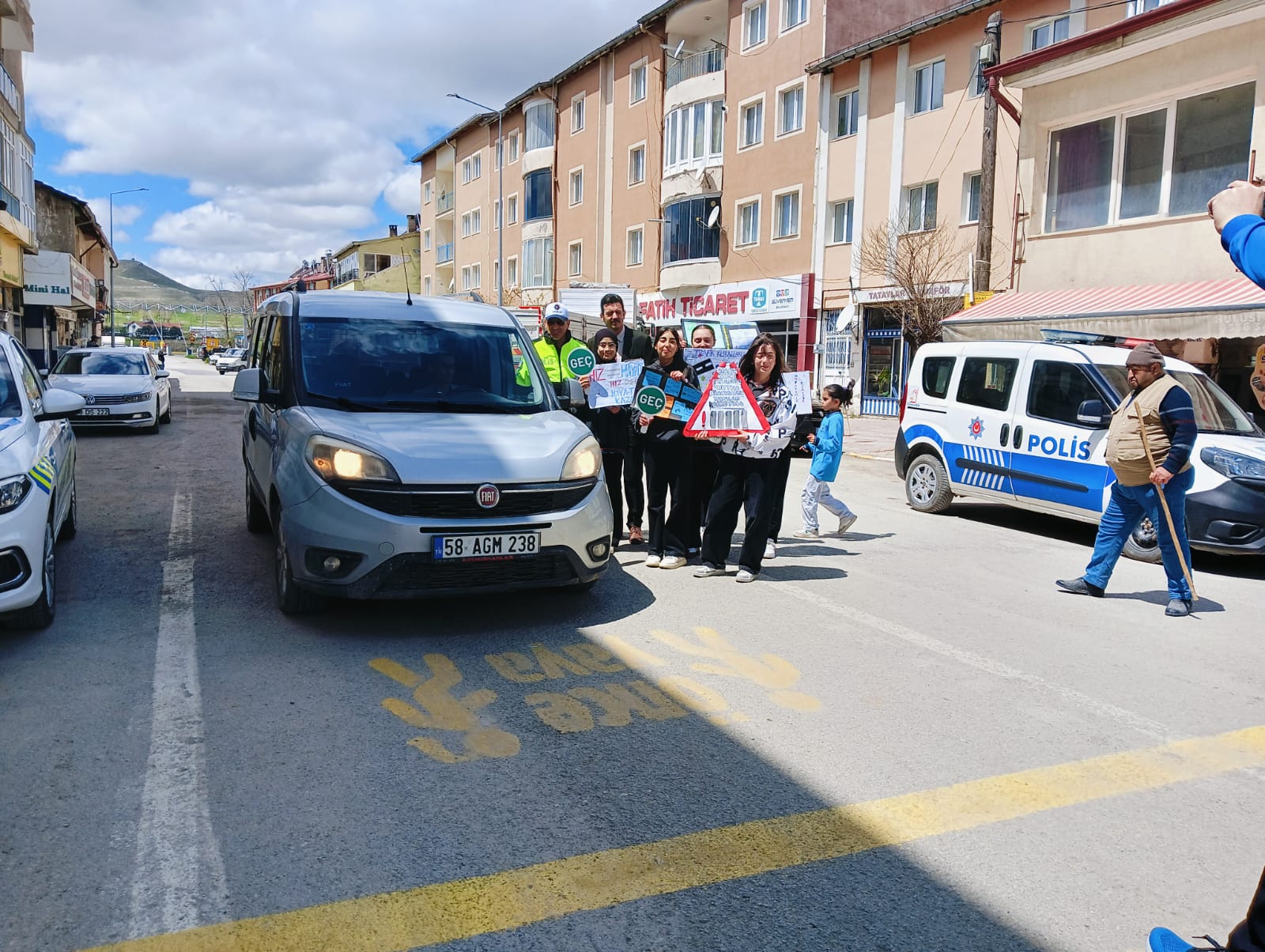 Ulaş'ta Karayolu Trafik Haftası çeşitli etkinliklerle kutlandı