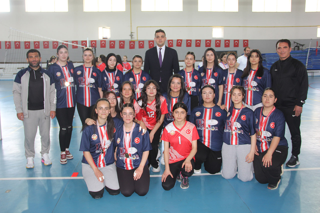 Zara'da voleybol turnuvası düzenlendi
