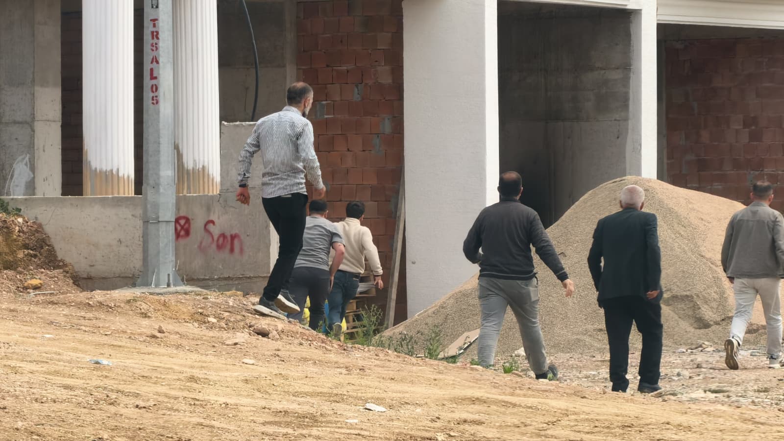 İnşaat işçileri arasında sopalı-yumruklu kavga; 5 yaralı