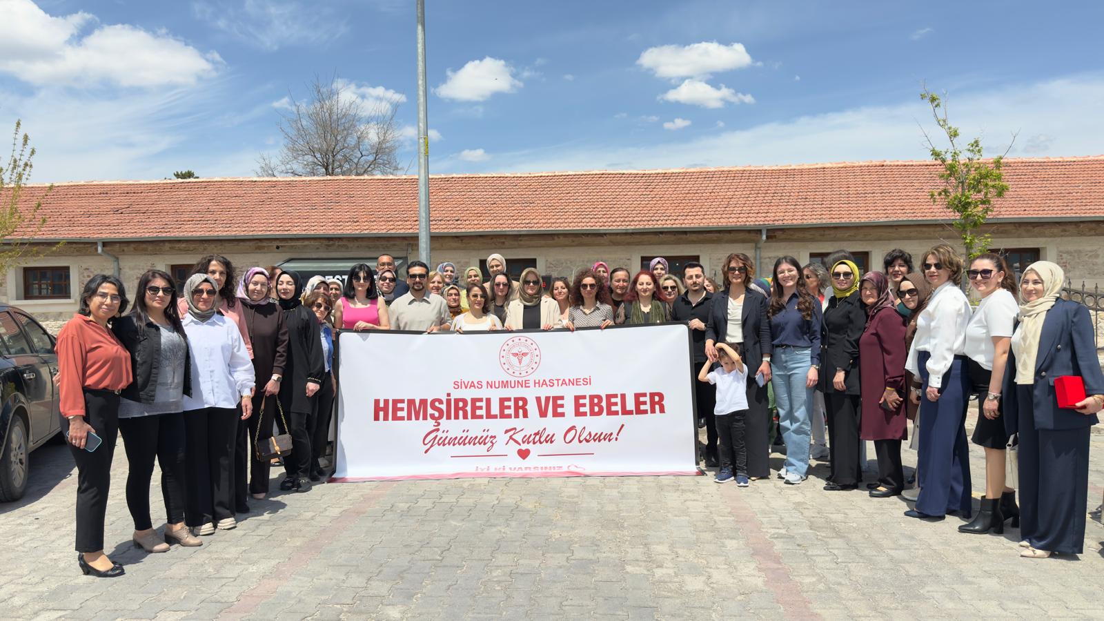 Ebe ve hemşirelere teşekkür plaketi
