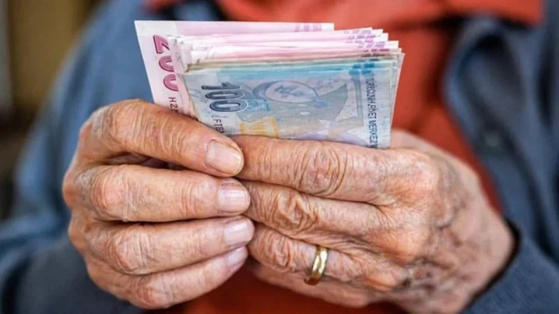 Emekli bayram ikramiyeleri için tarih netleşti: Hesaplar o gün bayram edecek!