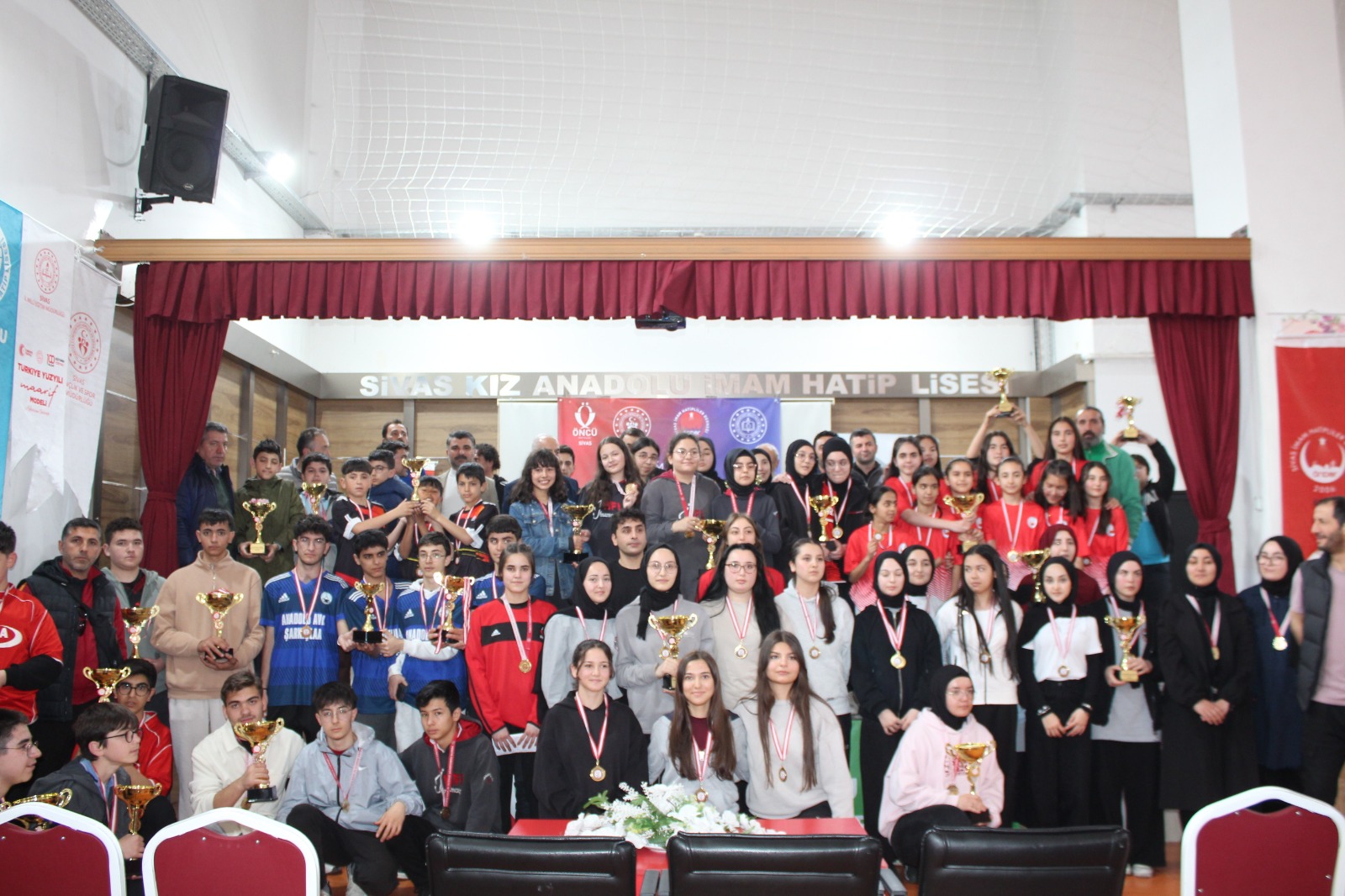 Sivas’ta 500 öğrenci spor oyunlarında ter döktü