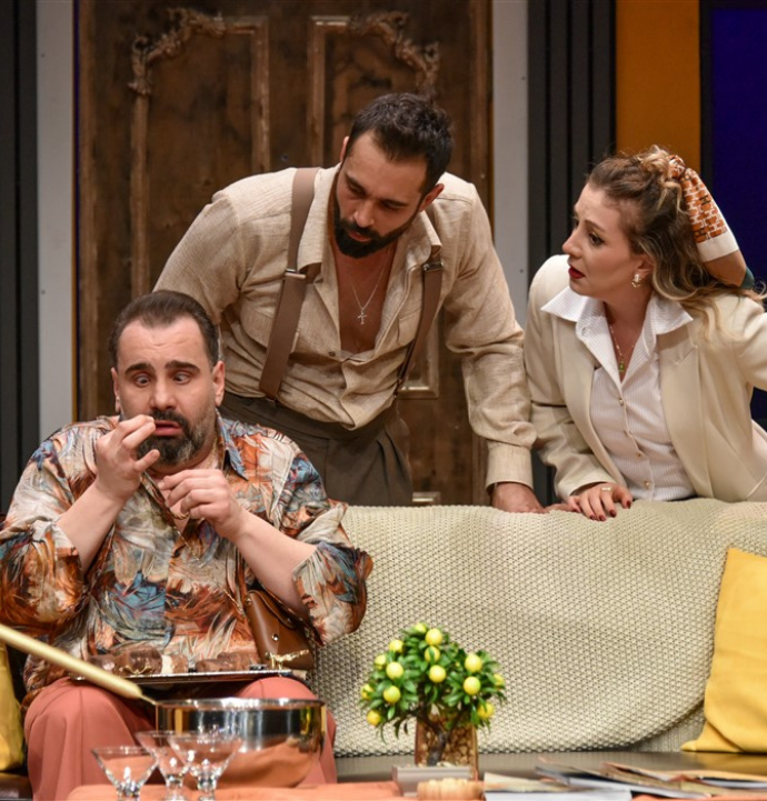 'Esas Misafir' sahne alacak