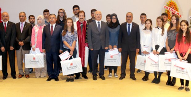100 Kişiden 38´i Üniversiteye Gidiyor
