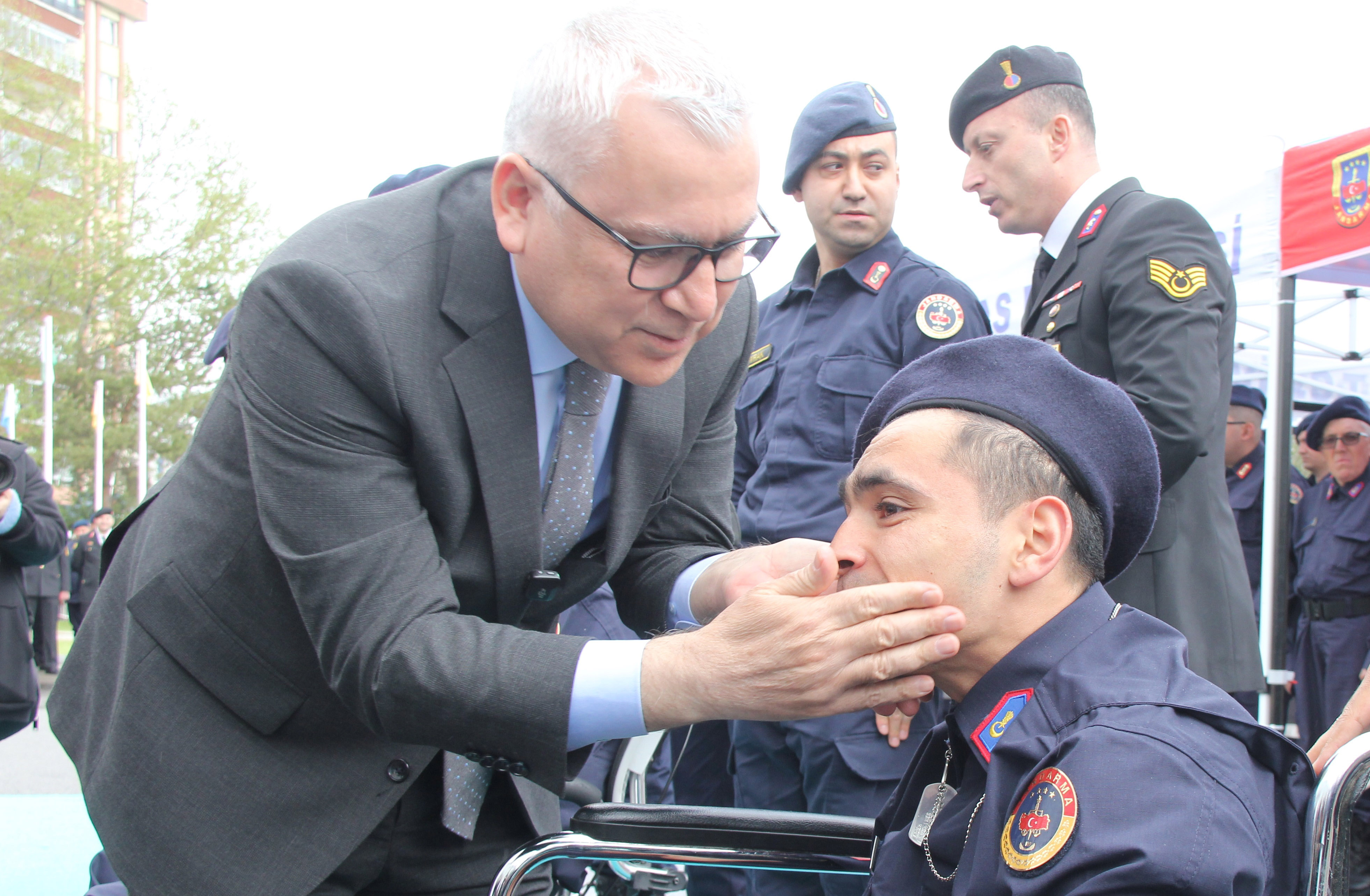 Sivas'ta gözyaşları sel oldu! 18 engel tanımayan yiğit bir günlüğüne asker oldu