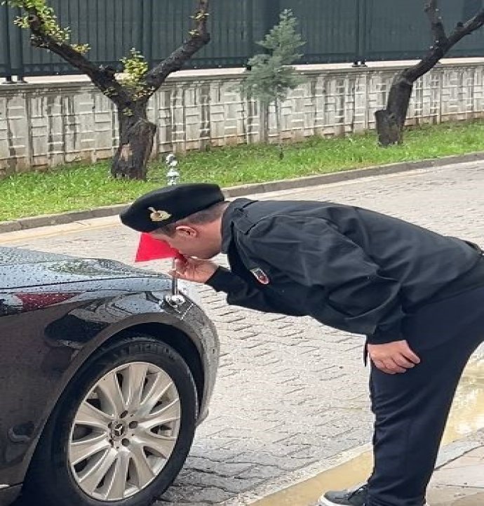 Sivas'ta down sendromlu Ömer’in bayrak hassasiyeti duygulandırdı