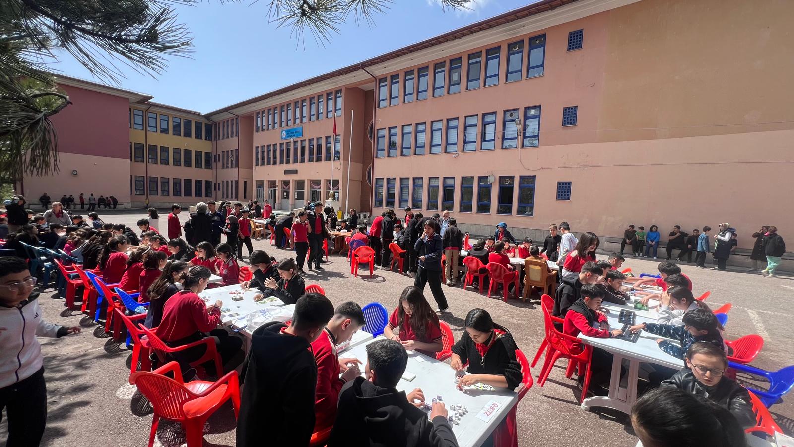 Öğrenciler şampiyonluk için kıyasıya yarıştı