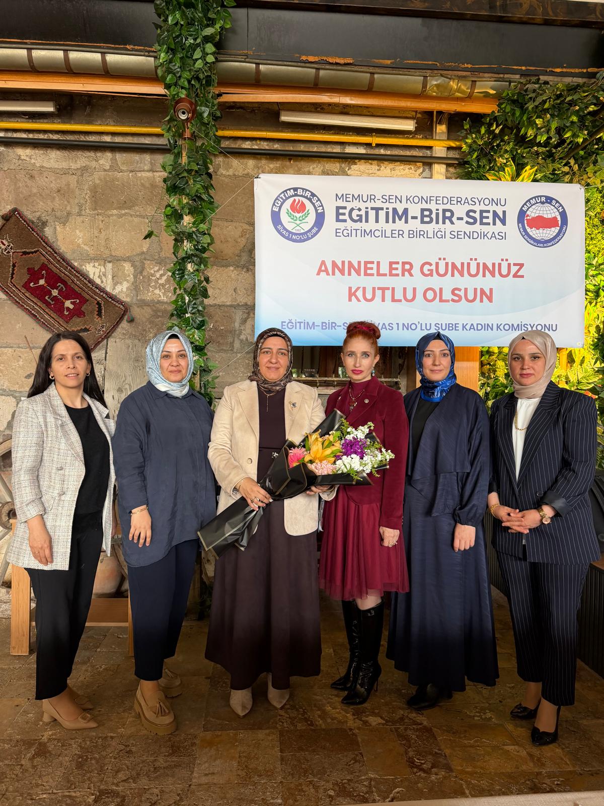 Sivas'ta şehit öğretmen anıldı