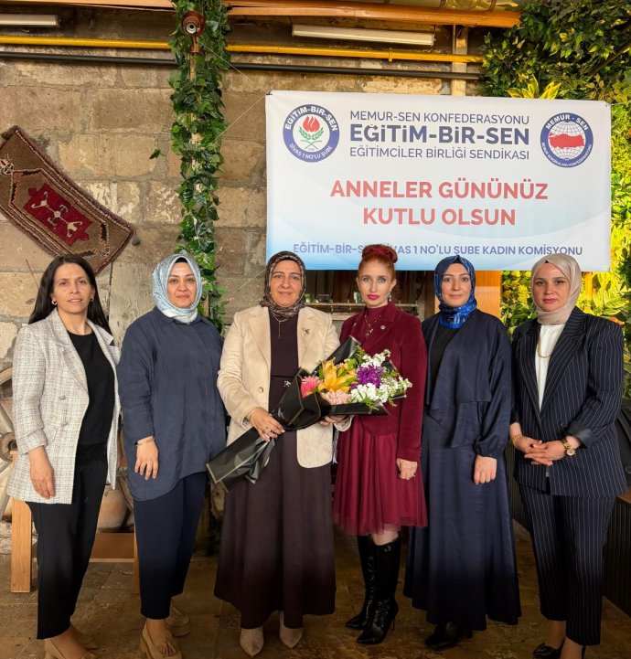 Sivas'ta şehit öğretmen anıldı