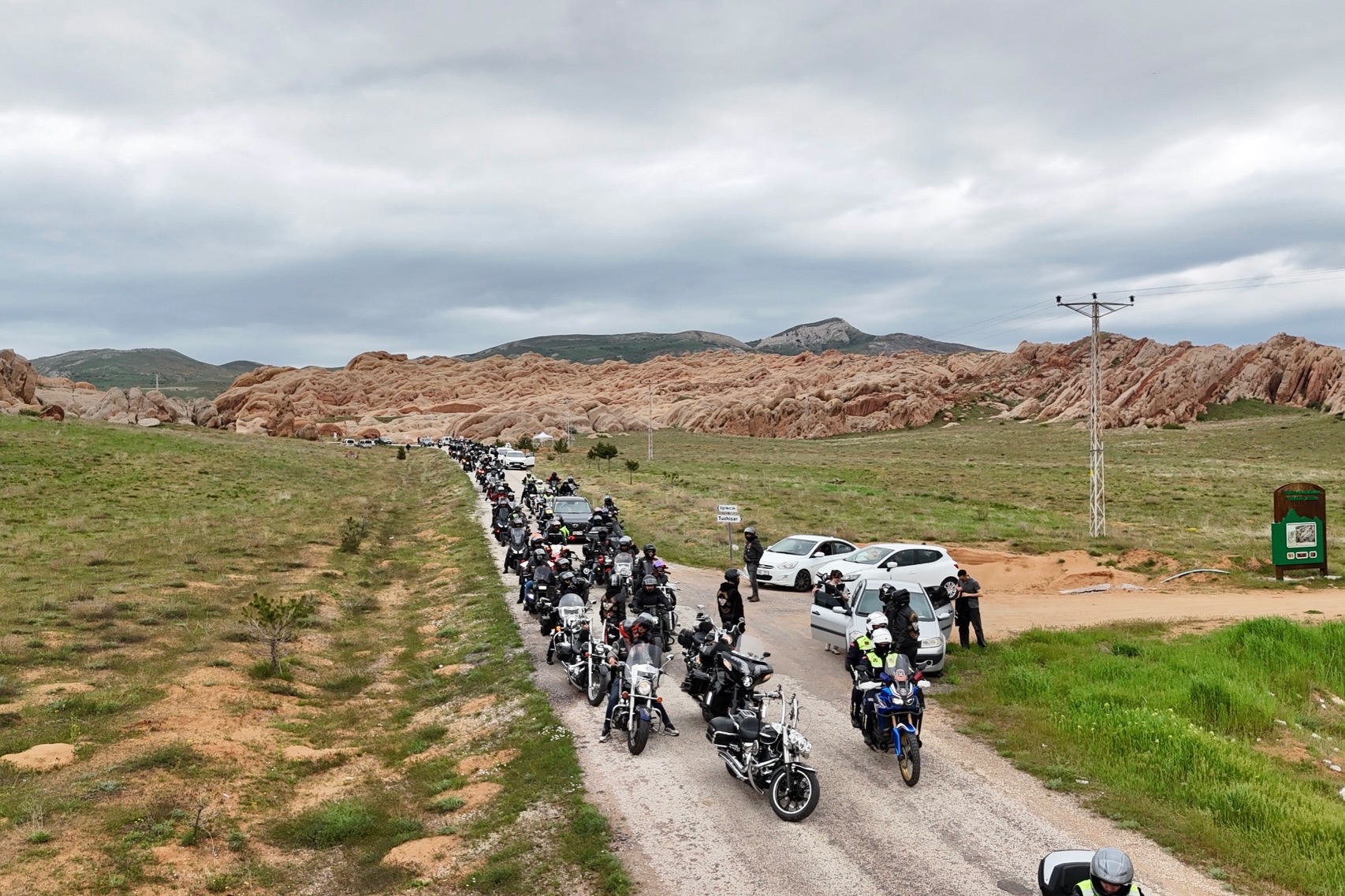 Sivaslı motorcular Emirhan Kayalıkları için gaz açtı!
