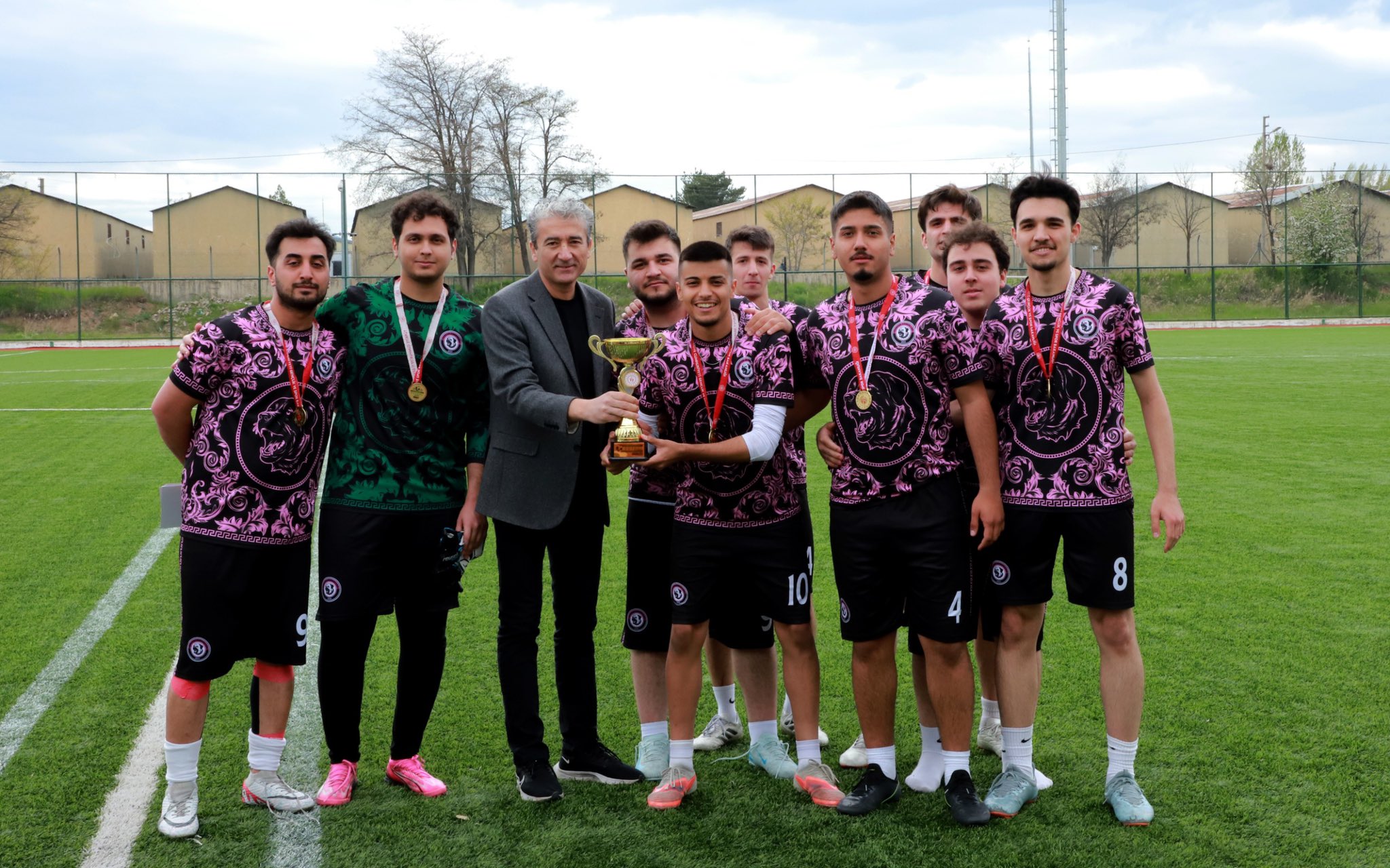 SBTÜ’de futbol turnuvası sona erdi: Şampiyon Pon Pon Kangallar oldu