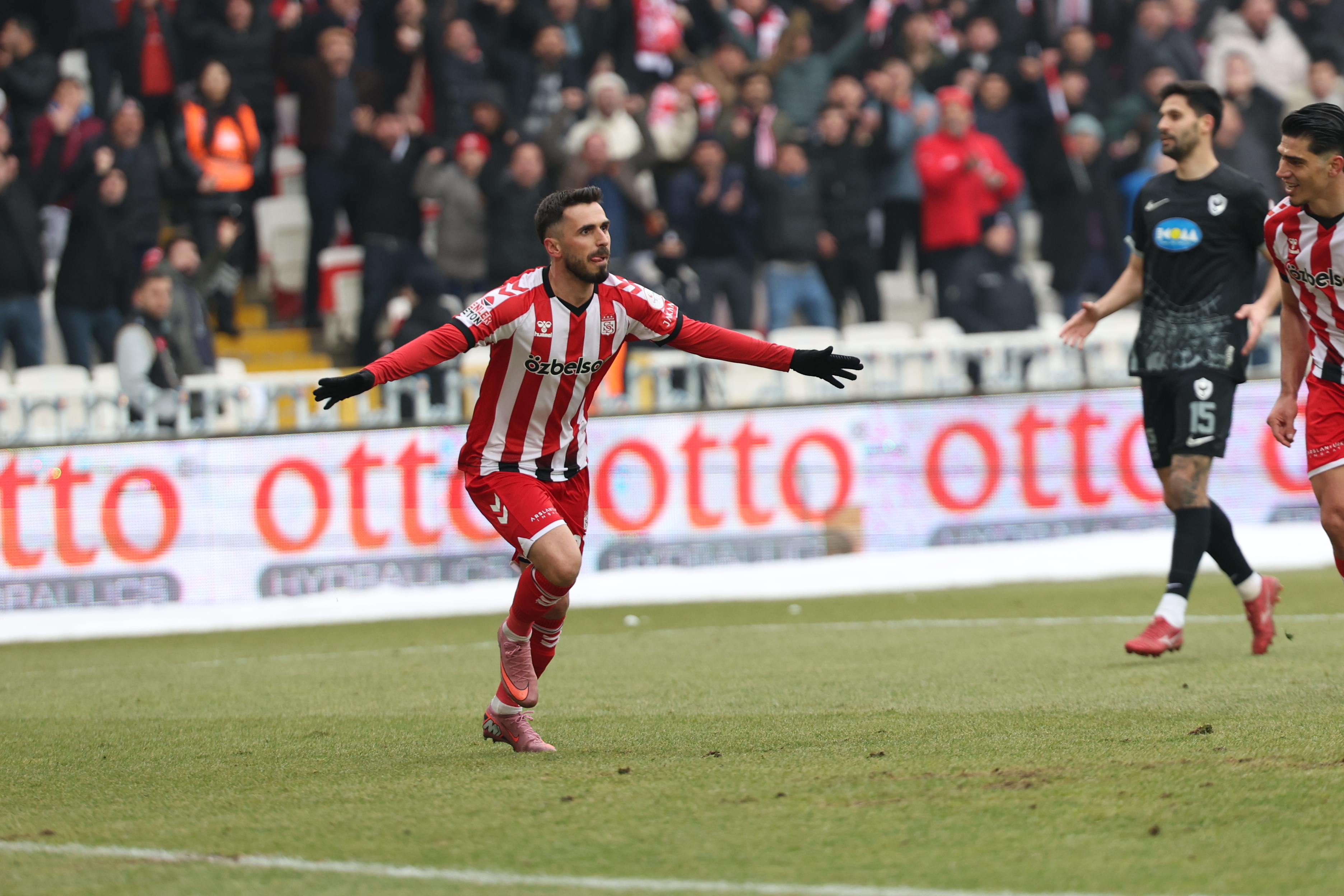 Ethemi, Sivasspor’da zirvede yer aldı