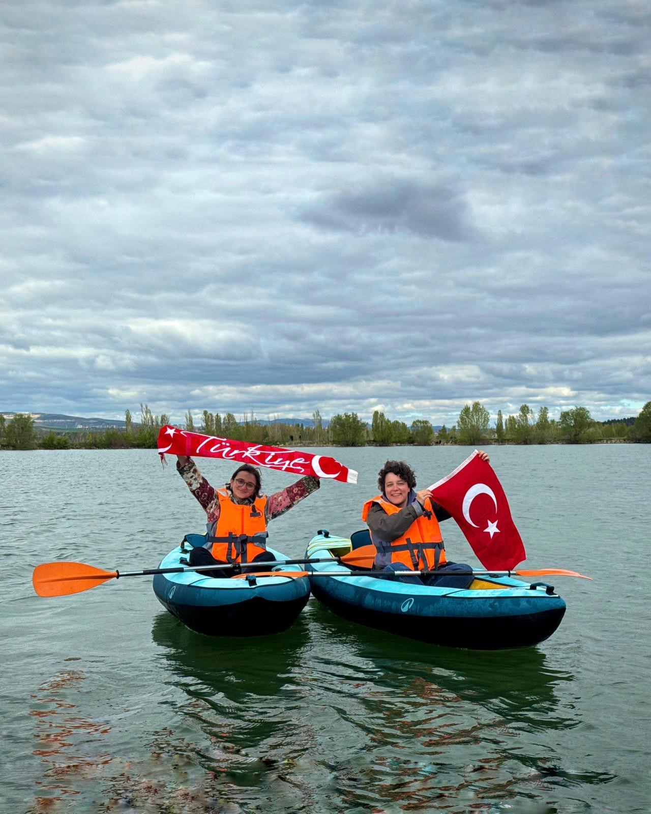 19 Mayıs coşkusu kürek sesleriyle yankılandı