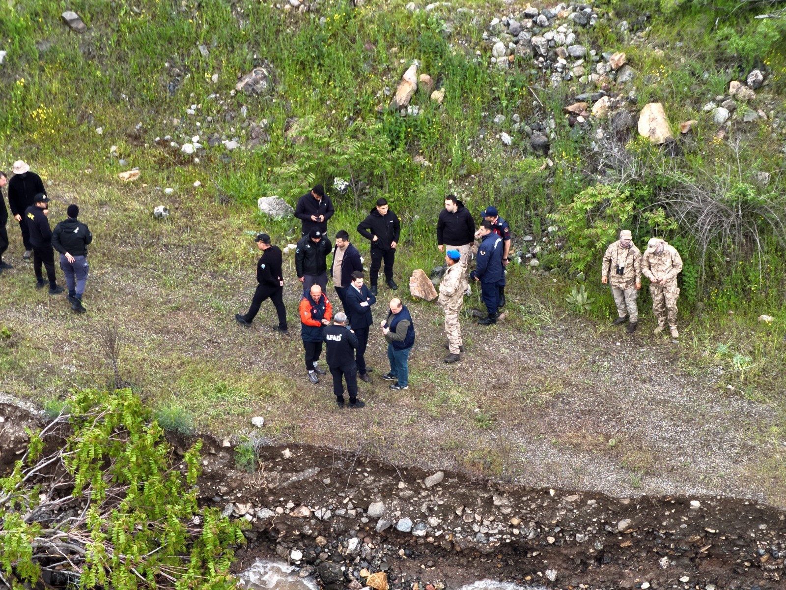 Kaza sonrası Kelkit Çayı'na atlamıştı, arama çalışmaları 4'üncü gününde devam ediyor
