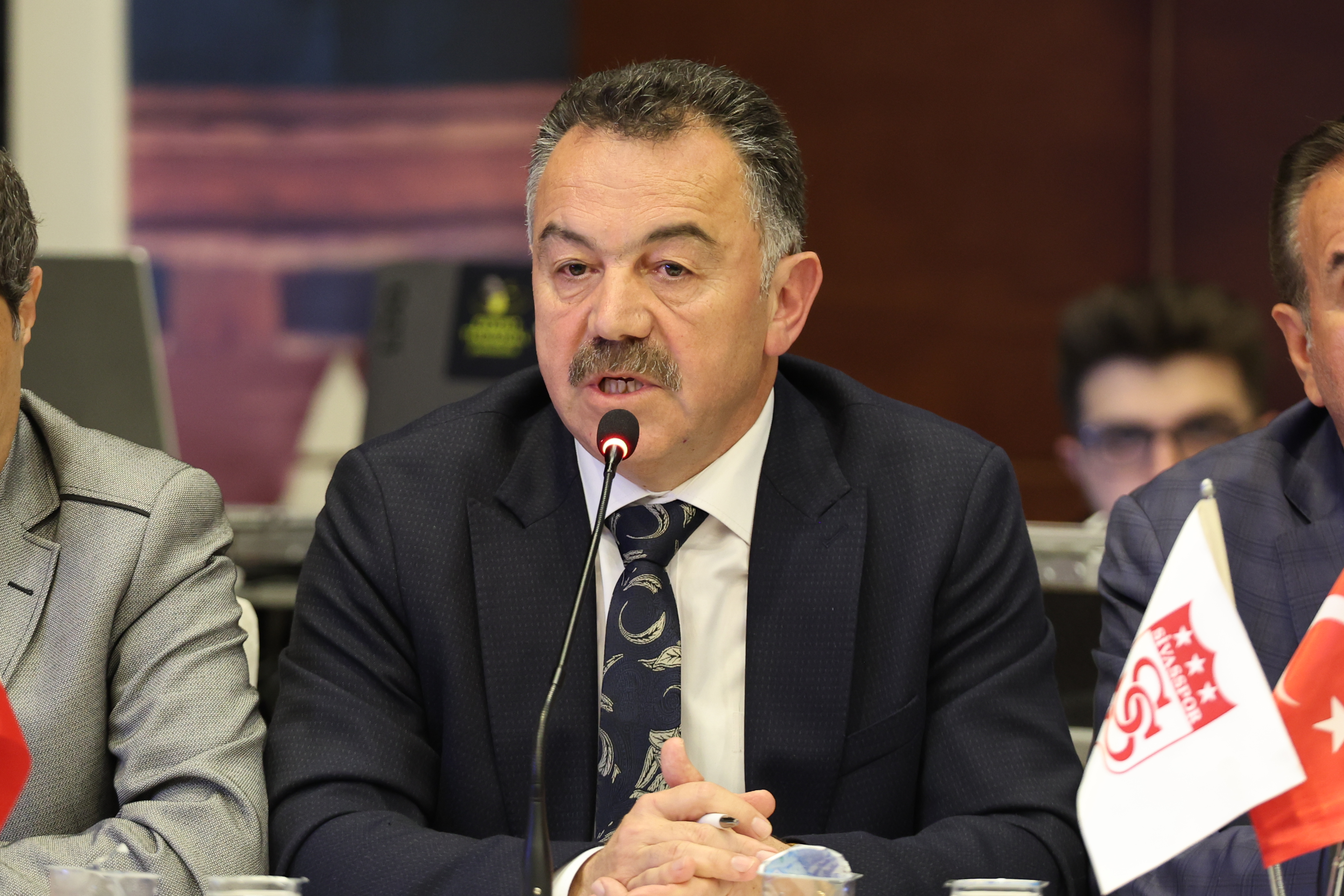 Ali Yavuz’a camia güveni