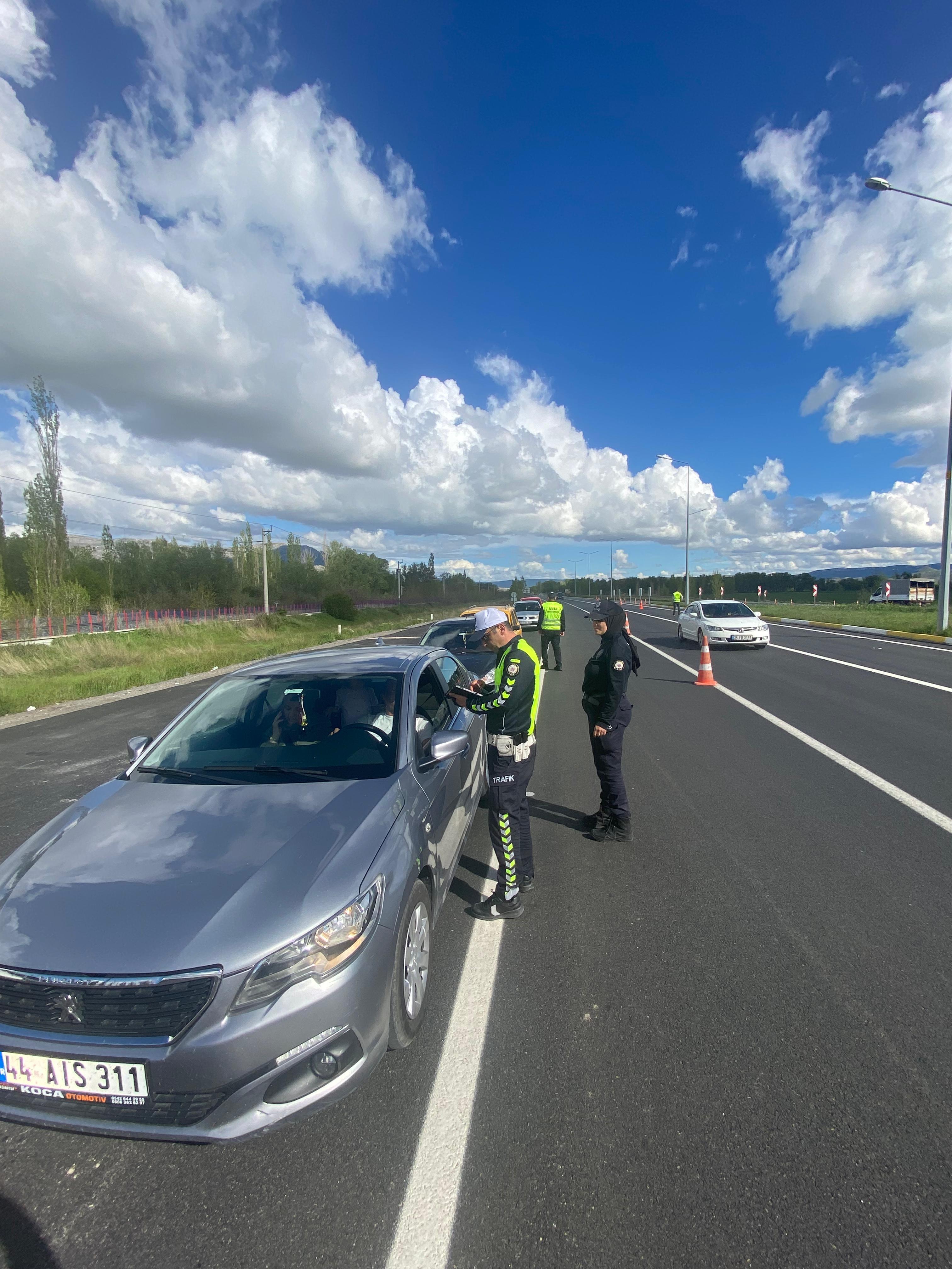 Ulaş'ta bayram öncesi trafik denetimleri artırıldı